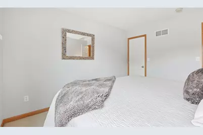 1936  Foxcroft Ln, Waukesha, WI 53189 - Photo 51