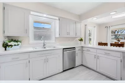 4570 N 101st St, Wauwatosa, WI 53225 - Photo 15