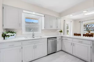 4570 N 101st St, Wauwatosa, WI 53225 - Photo 15