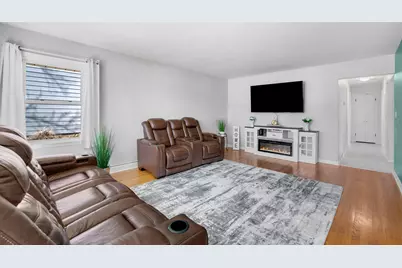 4570 N 101st St, Wauwatosa, WI 53225 - Photo 5