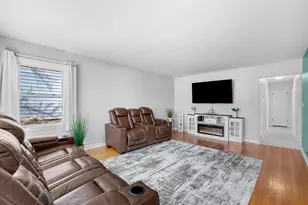 4570 N 101st St, Wauwatosa, WI 53225 - Photo 5