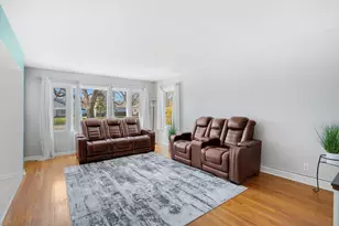 4570 N 101st St, Wauwatosa, WI 53225 - Photo 17