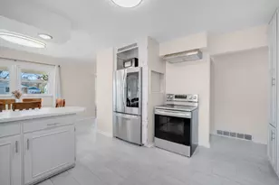 4570 N 101st St, Wauwatosa, WI 53225 - Photo 13