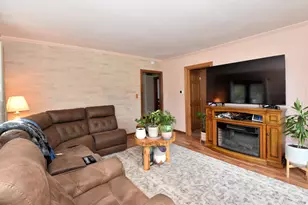 6807 S Pennsylvania Ave, Oak Creek, WI 53154 - Photo 9
