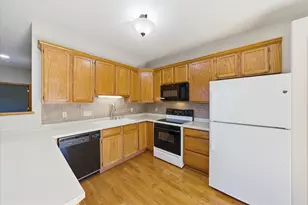 811 Cheyenne Ave, Grafton, WI 53024 - Photo 9