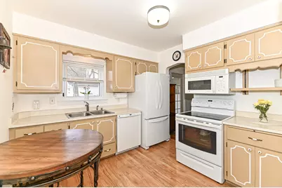 3873 S 56th St, Greenfield, WI 53220 - Photo 15