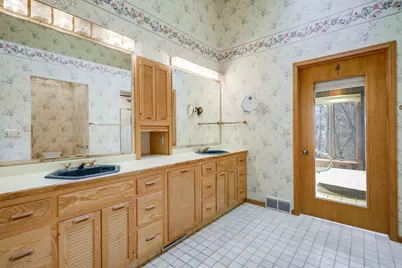 2128  Hunters Ridge Ct, Manitowoc, WI 54220 - Photo 37