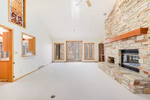 2128 Hunters Ridge Ct, Manitowoc, WI 54220 - Photo 9