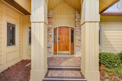 2128  Hunters Ridge Ct, Manitowoc, WI 54220 - Photo 5