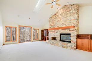 2128 Hunters Ridge Ct, Manitowoc, WI 54220 - Photo 7