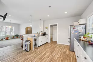 8051 N Granville Rd, Milwaukee, WI 53224 - Photo 15