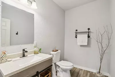 8051 N Granville Rd, Milwaukee, WI 53224 - Photo 25