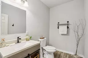 8051 N Granville Rd, Milwaukee, WI 53224 - Photo 25