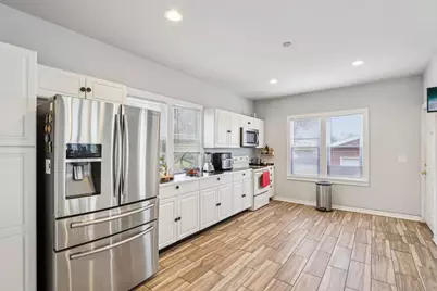 8051 N Granville Rd, Milwaukee, WI 53224 - Photo 17