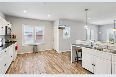 8051 N Granville Rd, Milwaukee, WI 53224 - Photo 17