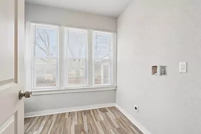 8051 N Granville Rd, Milwaukee, WI 53224 - Photo 27