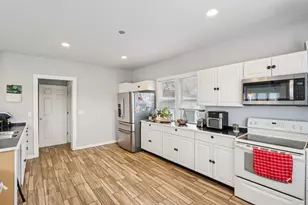 8051 N Granville Rd, Milwaukee, WI 53224 - Photo 17