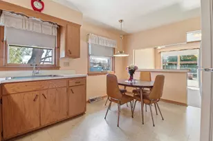 4600 S 121st St, Greenfield, WI 53228 - Photo 7