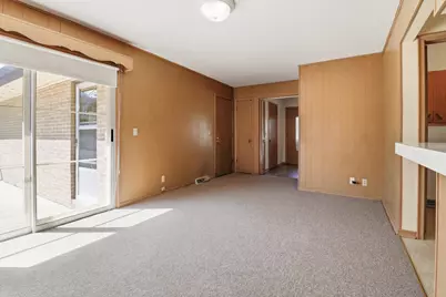 4600 S 121st St, Greenfield, WI 53228 - Photo 9