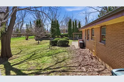 4600 S 121st St, Greenfield, WI 53228 - Photo 23