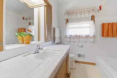 4600 S 121st St, Greenfield, WI 53228 - Photo 11