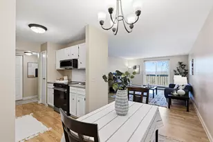 5253 N Lovers Lane Rd, Milwaukee, WI 53225 - Photo 9