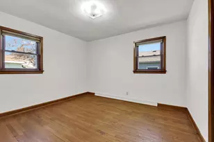 916 W Eden Pl, Milwaukee, WI 53221 - Photo 7