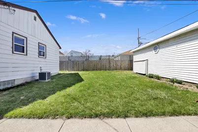 916 W Eden Pl, Milwaukee, WI 53221 - Photo 21
