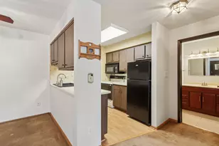 8510 W Waterford Ave, Greenfield, WI 53228 - Photo 11