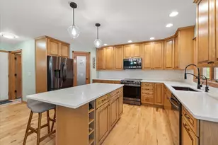 336 Kettle Moraine Dr, Slinger, WI 53086 - Photo 5