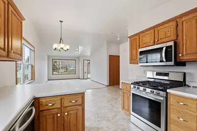 437  Kennedy Ct, Howards Grove, WI 53083 - Photo 3