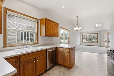 437  Kennedy Ct, Howards Grove, WI 53083 - Photo 5