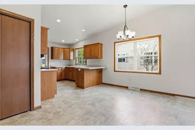 437  Kennedy Ct, Howards Grove, WI 53083 - Photo 11