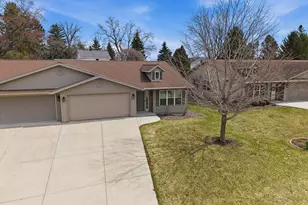 437 Kennedy Ct, Howards Grove, WI 53083 - Photo 1