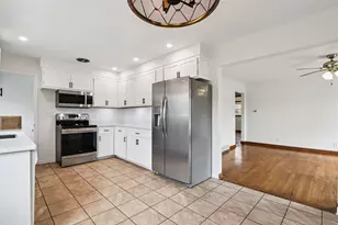 2947 S 71st St, Milwaukee, WI 53219 - Photo 7