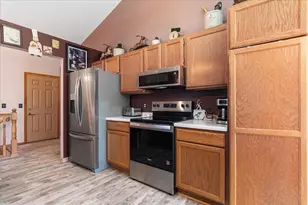 1407 Villa Park Ct, West Bend, WI 53090 - Photo 15