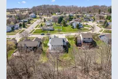 1407  Villa Park Ct, West Bend, WI 53090 - Photo 55