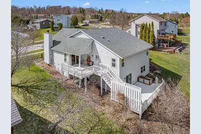 1407  Villa Park Ct, West Bend, WI 53090 - Photo 3