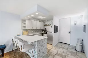 929 N Astor St, Milwaukee, WI 53202 - Photo 11