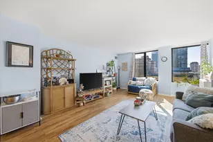 929 N Astor St, Milwaukee, WI 53202 - Photo 9