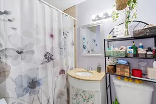 929 N Astor St, Milwaukee, WI 53202 - Photo 13