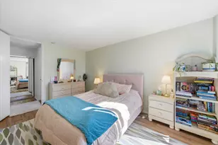 929 N Astor St, Milwaukee, WI 53202 - Photo 3