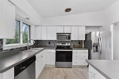 4422  Glenway St, Wauwatosa, WI 53225 - Photo 3