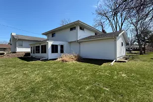 21970 W Mac Gregor Dr, New Berlin, WI 53146 - Photo 3