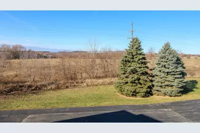 1612  Commonwealth Dr #8, Fort Atkinson, WI 53538 - Photo 23