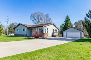 S17W37015 Henry St, Ottawa, WI 53118 - Photo 37