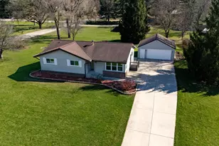 S17W37015 Henry St, Ottawa, WI 53118 - Photo 3