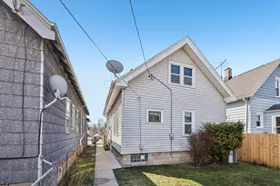 166 E Rosedale Ave, Milwaukee, WI 53207 - Photo 23