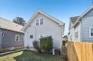 166 E Rosedale Ave, Milwaukee, WI 53207 - Photo 25