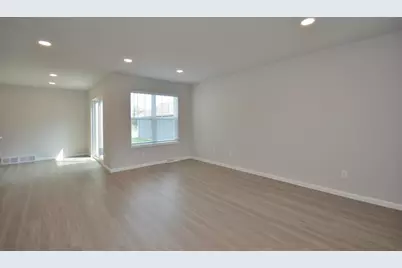 3007  Cranberry Cir, Waukesha, WI 53188 - Photo 3